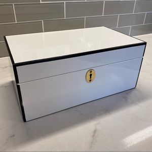White Lacquer Jewelry Box